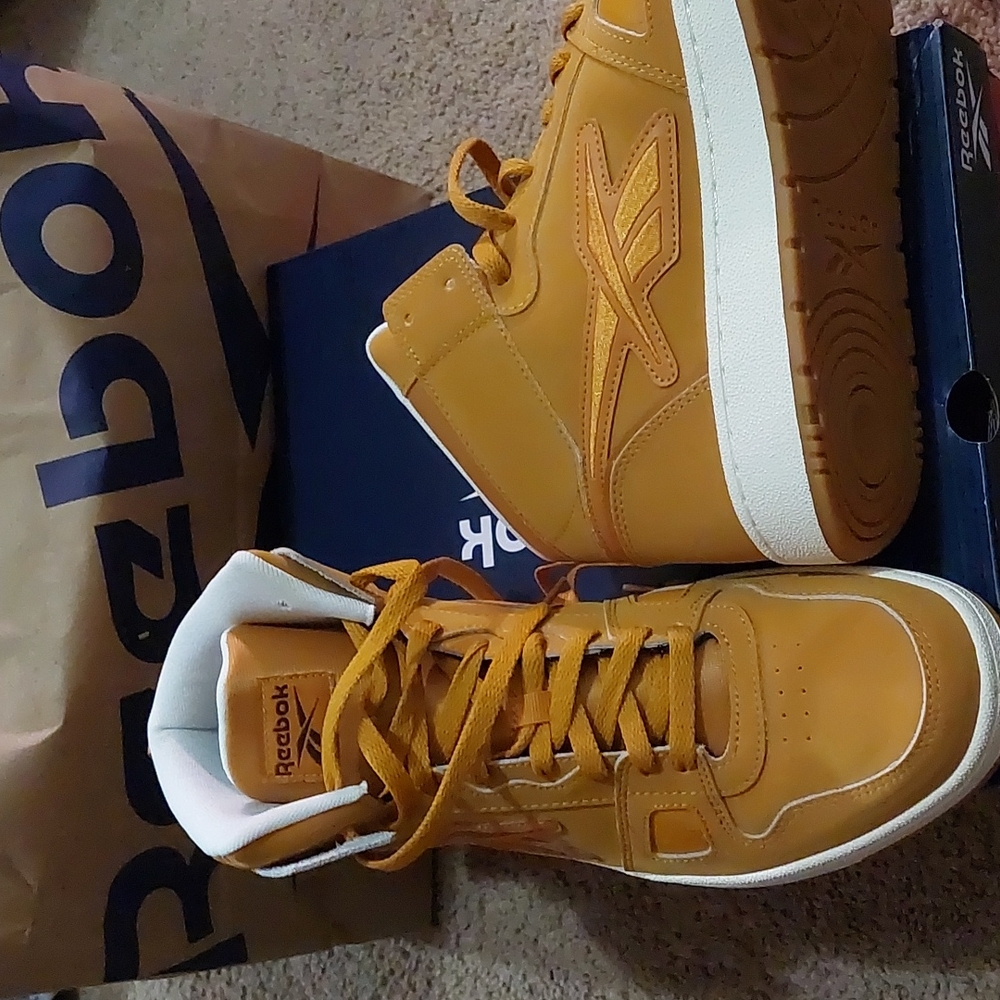 Reebok resonator mid